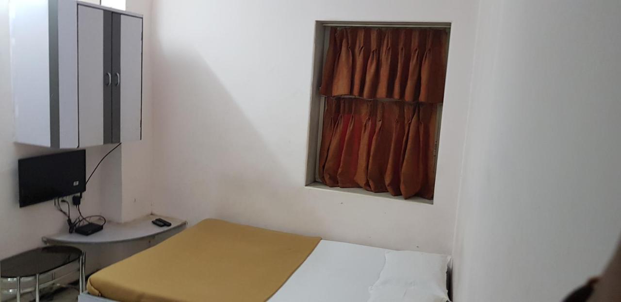 New Metro Guest House Bombay Eksteriør billede